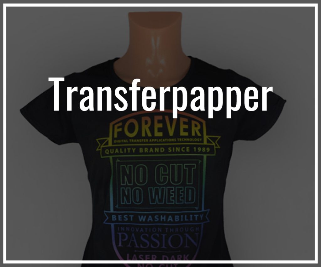 En mörk bild med en tryck t-shirt i bakgrunden. Framför den mörka bakgrunden och t-shirten står "transförpapper" i vit text.